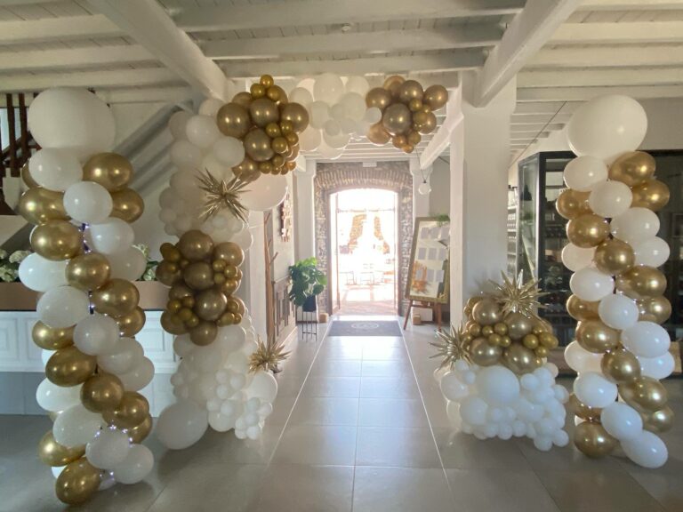 White and Gold Premium Arch Package White and Gold Premium Arch Package